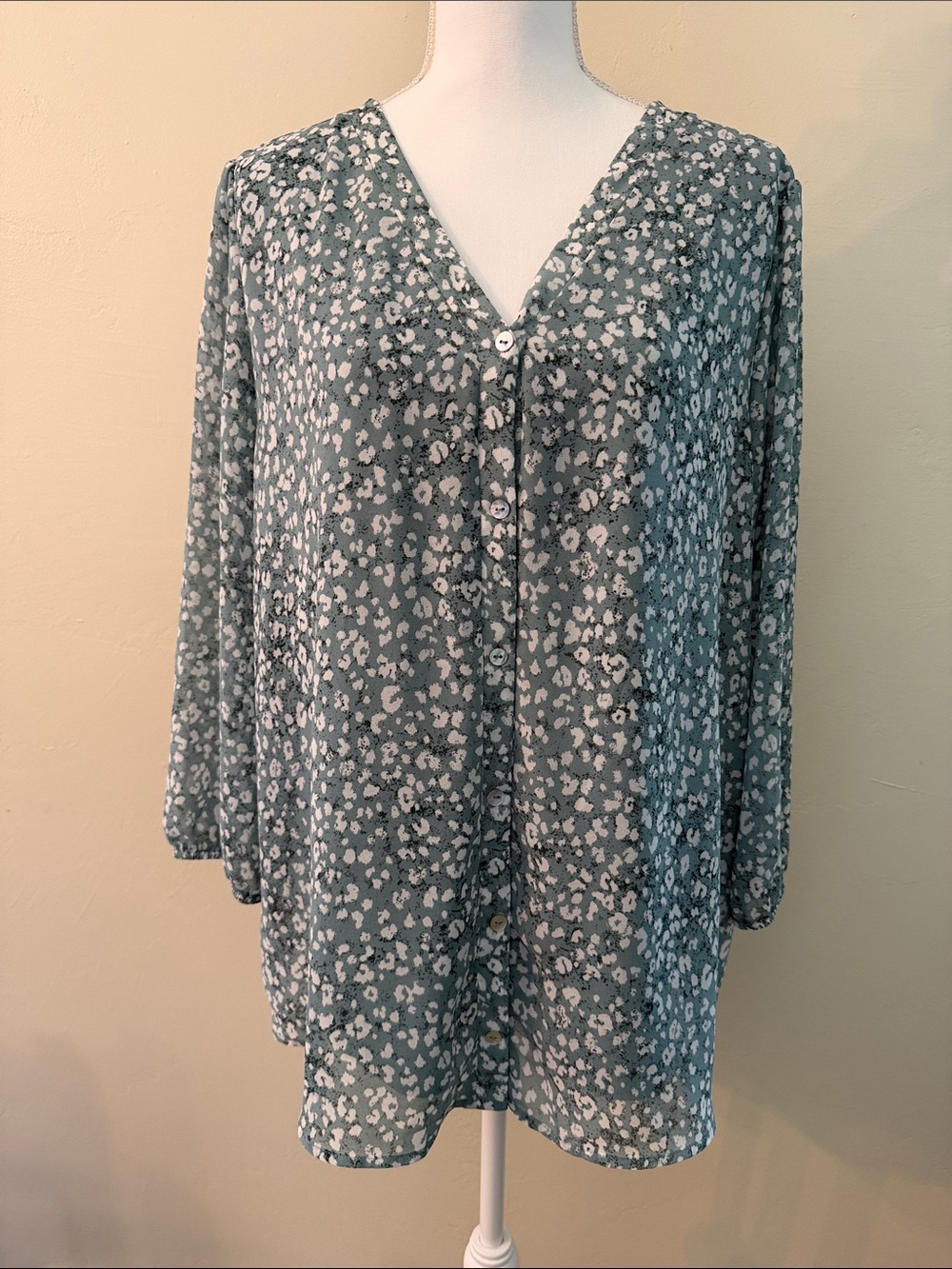 West Kei Women's XXL Button Down Patterned Blouse